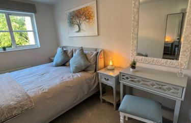 Redwing Retreat Bicester Village - Stylish Retreat Steps from the Shops - 2 Bed House with Garden and Parking - Foto 13