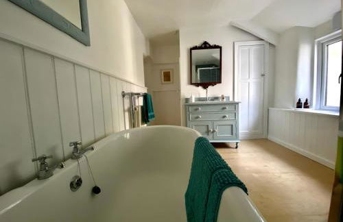 Quirky fisherman's cottage by the sea in Brixham - Photo 27