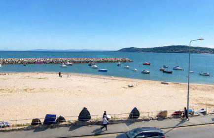 Beachfront Apartment with Sea View and Parking - Foto 48