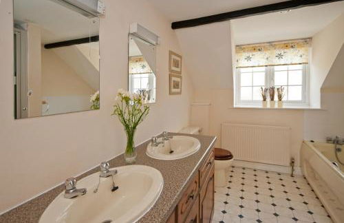 Tros Yr Afon Holiday Cottages and Manor House - Photo 72