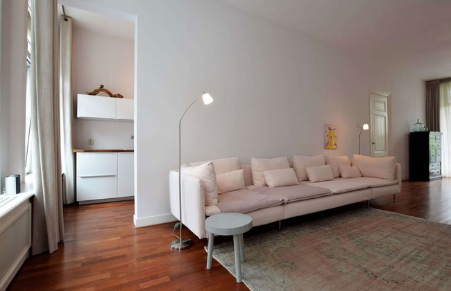 Quietly Located Mansion Near the Centre of The Hague - Foto 1