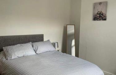 The Lawrence, Redcar - 2 Bedroom Victorian House - Free On-Street Permit Parking, Fast Wifi, Virgin TV - Perfect for Contractors, Families and Couples - Foto 21