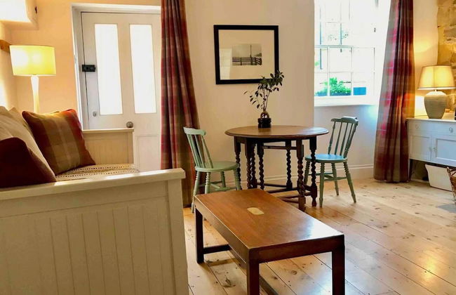 Beachfront Apartment With Woodburner & Courtyard - Photo 1