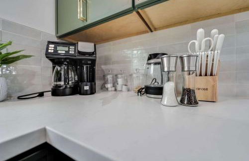 Brand New Apt w Parking Blocks from Downtown- F - Foto 14