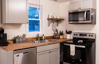 Madrona's Guesthouse- Convenient location, pet friendly - Foto 22