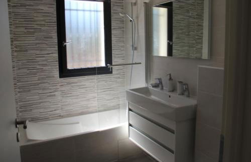 State of the Art Fixtures Villa in Vidauban with Pool - Photo 35