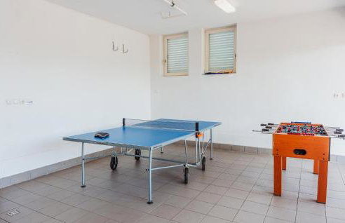 Beautiful Home In Dugo Selo With Wifi - Foto 19