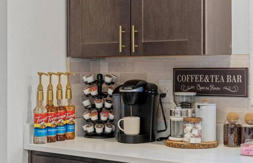 Boho Haven Hideaway - Walk to Pool,Theater,Arcades, Firepit, Lake Access - Foto 42