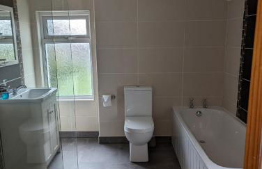 Prospect House - Elegant 4-Bed Family Escape Near Ward Park & Marina - Foto 6