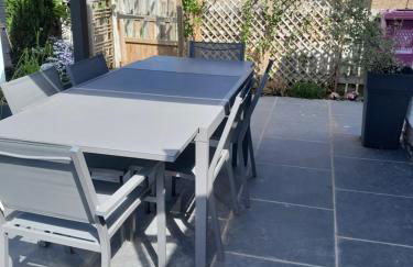 WELCOMEHOUSE close to east beach, shops, restaurants and RAF base - Foto 26