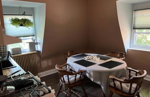 2Br Private Victorian Apartment in City location on half acre Sleeps 5 - Foto 35