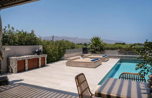 Fivi Villa, with Heated Pool & SeaViews, By ThinkVilla - Foto 9