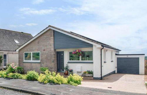 Stylish 3 Bedroom with Balcony and Amazing View - Photo 23