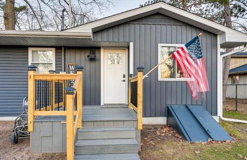Riverfront Michigan Cottage with Fire Pit and Kayaks! - Foto 23