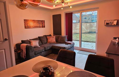 Jasmin's House, 2 bedroom house, private Parking - Photo 7