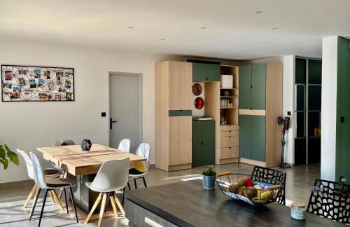 Maison climatisée avec grand jardin, piscine privée et Jacuzzi - Foto 9