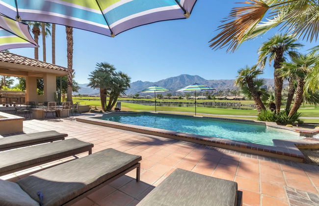 Moonshine by Avantstay Modern & Stylish Estate w/ Bar, Fire Pit & Hot Tub 5 bd - Foto 26