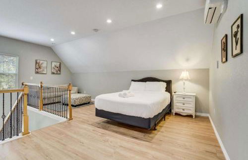 Luxury Retreat with Hot Tub Fire Pit & Forest Views - Foto 23