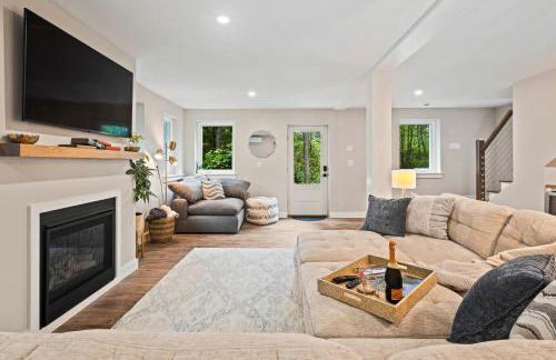 Modern Gem on 15 Acres, 5 Mi to Old Orchard Beach! - Foto 11