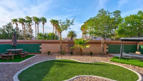 Vibrant Yellow King Room & Desk - Foto 3, Other