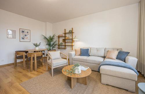 LeHaStays - Apartment Buckau 15 I 2 Zimmer I voll ausgestattete Küche I Balkon I Smart TV - Photo 36