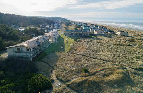 Stunning Views from this Waterfront Condo - Foto 15