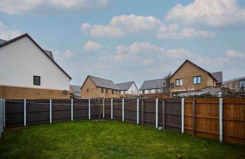 Modern Home with Garden, Corby - Foto 8