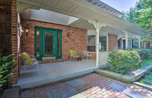 Charming Saylorsburg Retreat with Game Room and Patio! - Foto 39