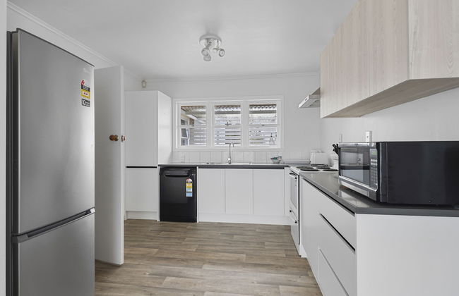 3 Bedroom In Papatoetoe w Parking - Wifi - Foto 8