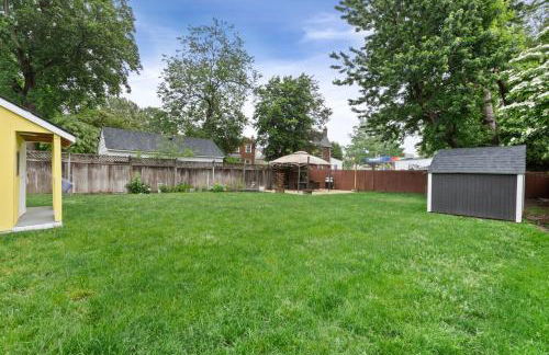 Stately 5BR Historic Retreat - CozySuites - Foto 37