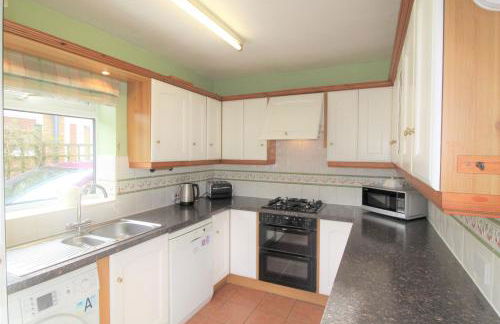 Spacious bungalow - private secure garden - sleeps up to 6 - Photo 15