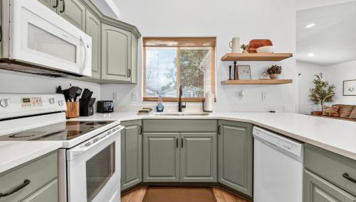 Near Zion Remodeled 2BR Sleeps 6 Game Garage - Foto 4