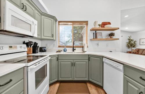 Near Zion Remodeled 2BR Sleeps 6 Game Garage - Foto 4