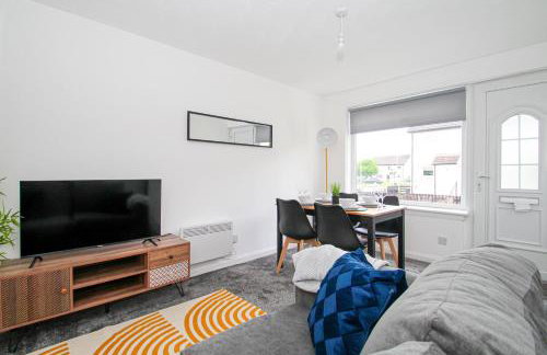 Serviced Apartment in Lanarkshire Close to M8 M74 with Free Parking - Long Stays Available - Foto 2