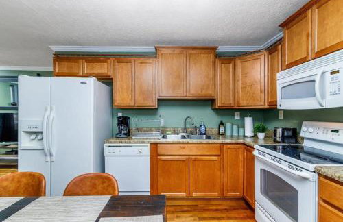 New River Gorge Cottage w Hot Tub, Fire Pit, Grill - Foto 16