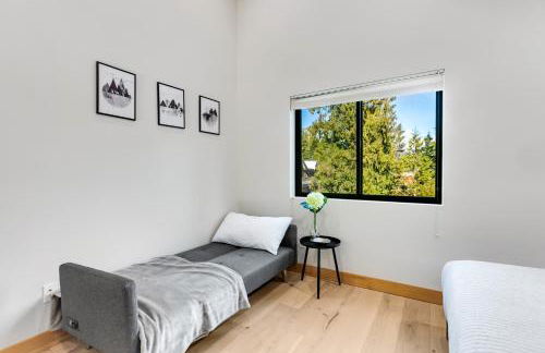 LUXE Hyak Retreat with Sauna, Hot Tub, Game Room, 6BR - Foto 55