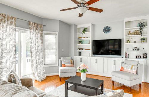 Walk to Public Beach Access Norfolk Family Home - Foto 4