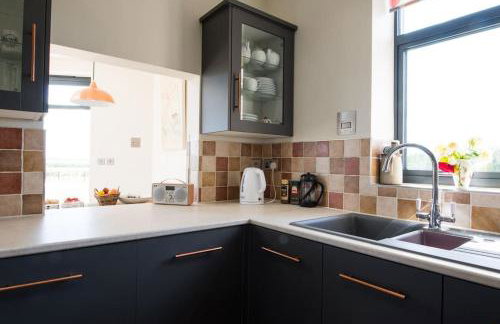 The Hexagon, wow what a location, views over the Essex marshes and sea - Foto 16