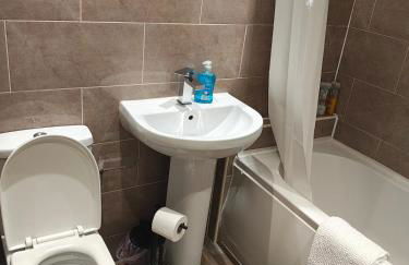 Manchester City Deluxe 4-Bed near Etihad Stadium & C0-0P Arena, Sleeps 9 - Foto 16