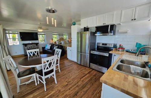 SeaSide Lake-Front Cottage - Foto 8