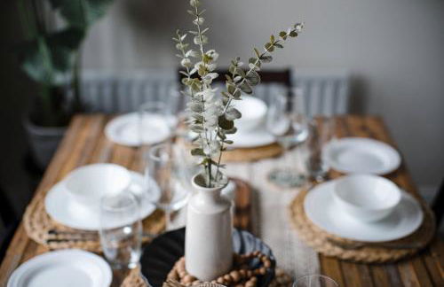 Leeds 4-bed house - hot tub, parking & games - Foto 38