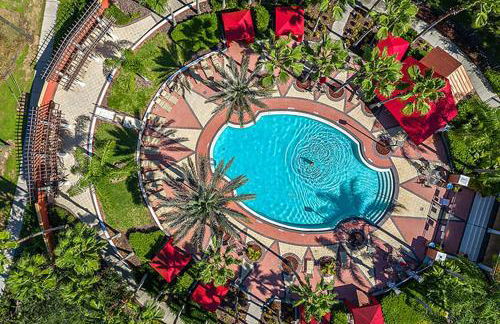 Large Spacious Home w Private Pool & Hot Tub - Photo 39