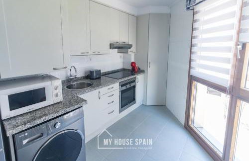 MyHouseSpain - Playa de poniente, con vistas al mar y parking gratuito - Foto 8