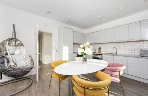 Amazing new built townhouse with garden in London - Photo 11