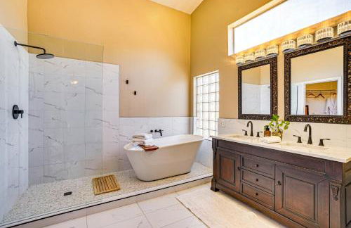 Fun with Family! Goodyear Getaway with Outdoor Oasis - Foto 14