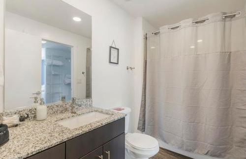 Apt in Heart of SLC - King Bed - Gym - Smart TV - Foto 16