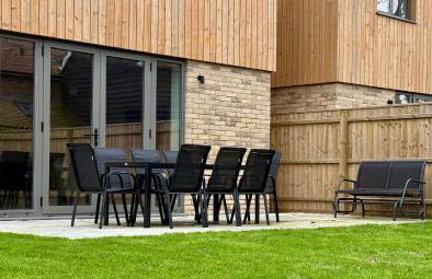 Spacious 5BR Home Near New Forest & Coast - Parking - Sleeps 10 - Photo 48