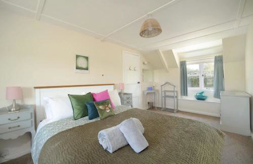 18th Century Thatched Cottage Parking & Garden - Foto 12