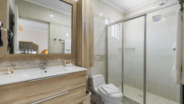 Beautiful 3br4ba Amazing Location w Private Pool - Foto 4, Habitación