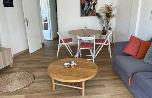 Facing the sea 2 steps from the beaches - Photo 4